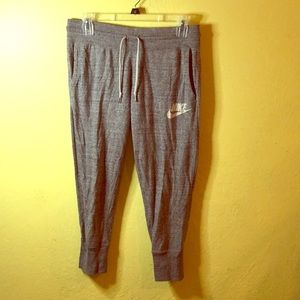 Nike crop work out pants with pockets
